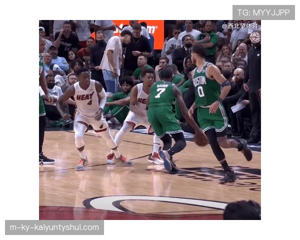 进攻犯规的判定标准：哪些身体接触会被视为非法进攻行为